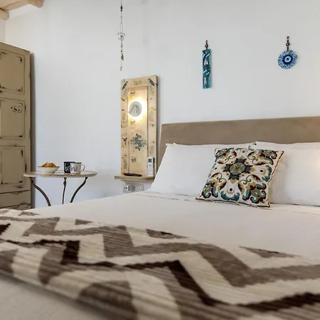 Elizabeth's Small * Naxos City