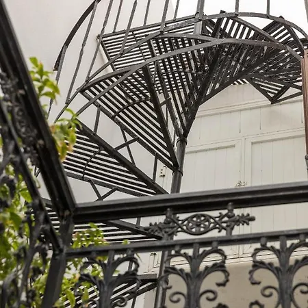 Elizabeth's Small Naxos City