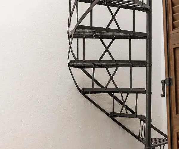 Elizabeth's Small Naxos City