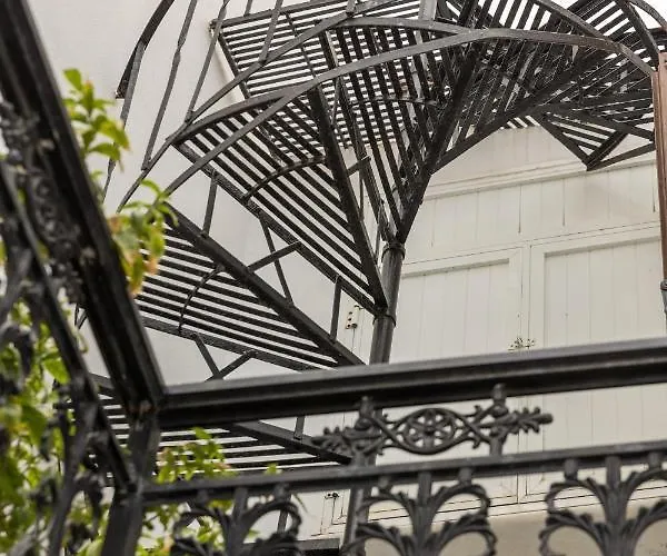 Elizabeth's Small Naxos City